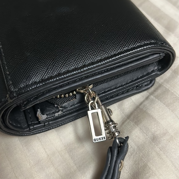 Guess Korry Black Saffiano Logo Trifold Wallet NWT - Picture 5 of 10